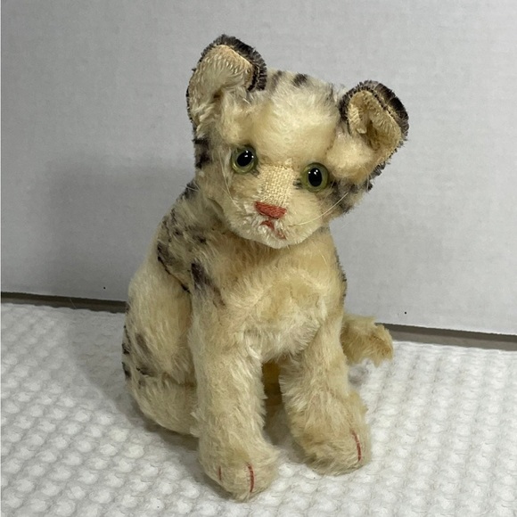 Vintage 1940-50’s Steiff Sitting Cat